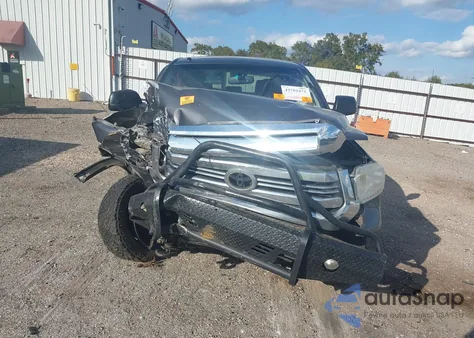 2017 Toyota Tundra Sr5 5.7L V8 z USA, uszkodzony, nr VIN 5TFDW5F16HX664609